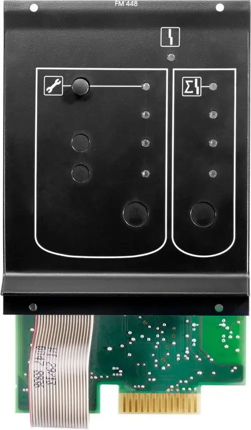 Schwarze Frontplatte von Bosch mit Bedienknöpfen und LEDs auf der Oberfläche, ausgestattet mit einer Anschlussplatine und Kabelverbindung auf der Unterseite.
